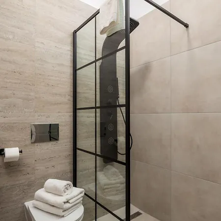 Mini Palais Apartment