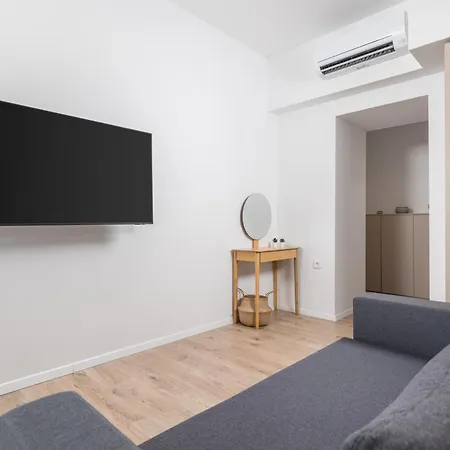 Mini Palais Apartment *